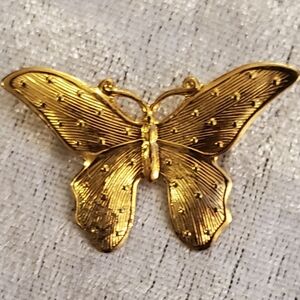 Vintage unsigned Gold Tone Butterfly Brooch Pin
